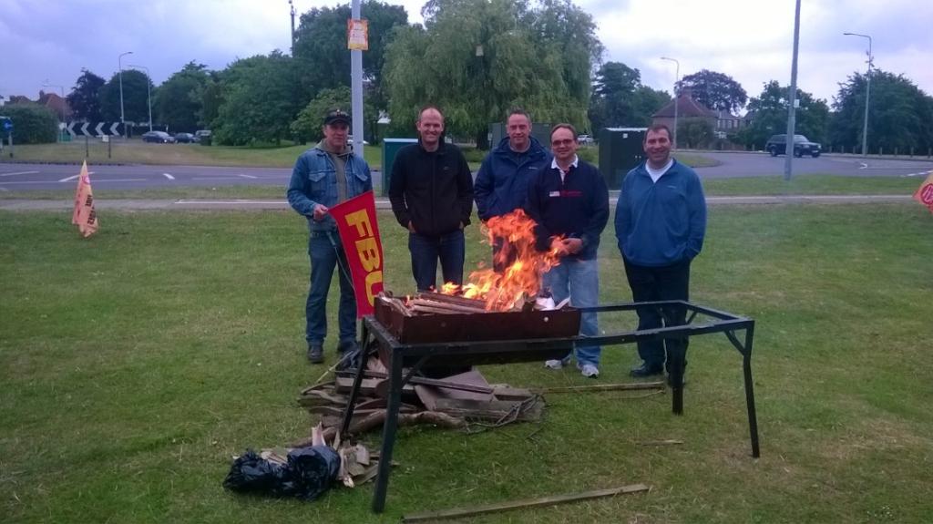 EssexFBU's tweet photo. #Clacton Branch #EssexFBU Picket #EssexFBUAdinuff http://t.co/aK6y0iZlqA