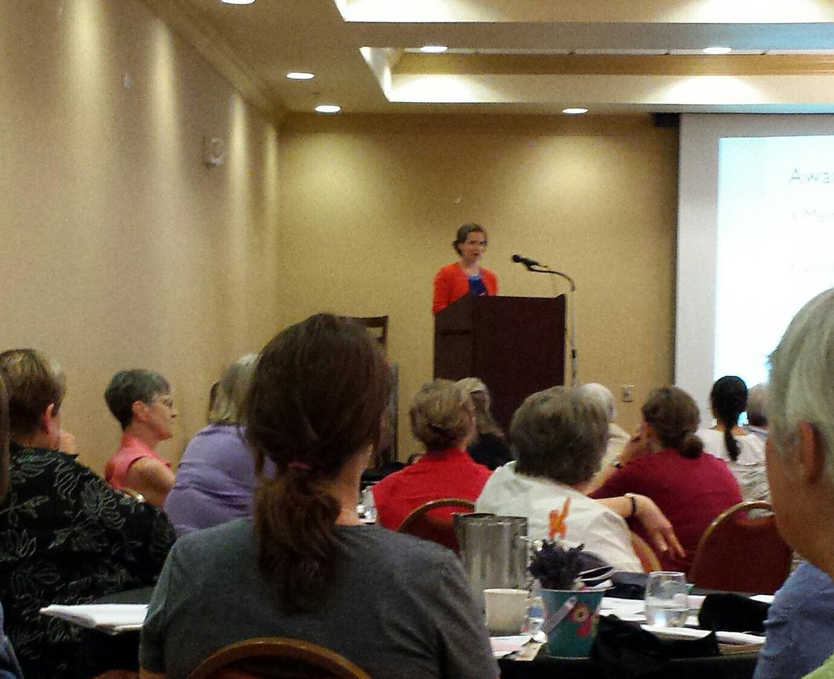LA Casa Hogar accepts the LWVWA Good Citizen award for their work on  behalf of immigrants in  Yakima <a href="/lwv/">League of Women Voters of the US</a> <a href="/lwvwa/">LWV Washington</a>