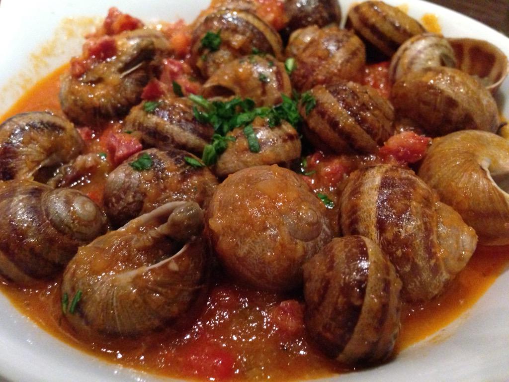 Tremenda salsurri la de estos "caracoli" más pan please <a href="/CasaPello/">Casa Pello</a> #doctorcastelo2 #thistime