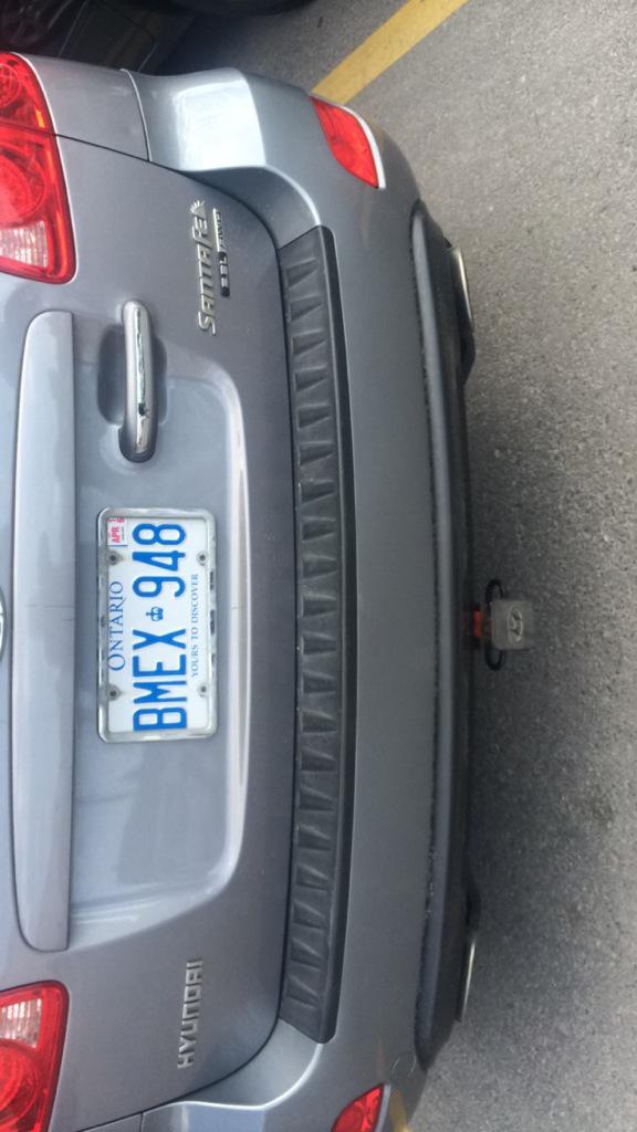 KaitCookie's tweet photo. These people left their poodle in the back for over half hour, and she thinks I'm crazy for calling the police http://t.co/WVpUk2yjxA