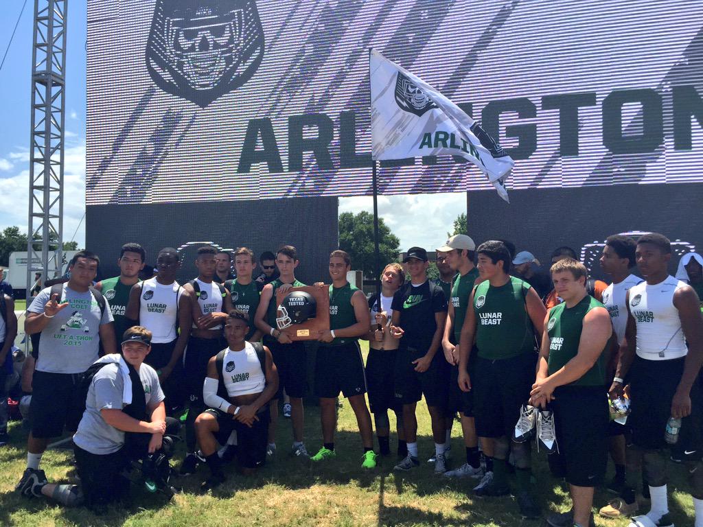 Arlington7on7's tweet photo. Arlington Colts w/ @haydenhonolka & @chrisNAGGAR3 win the Kickers Challenge! #NIKE #KickEmColts #TheOpeningTeamGames http://t.co/ThxJTF6V8G