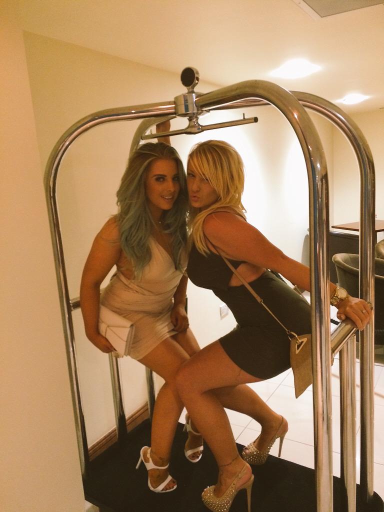 Licybarbie's tweet photo. Happy fuckin birthday to us!!! 😘😘🎂🎂🍸🍸🎉🎉 http://t.co/Do4JcKftvx