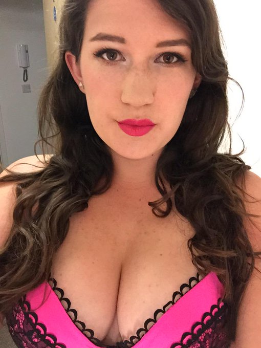 Logging on for the night shift! Come and say hello!! All new tippers of 25+ tons get a video!! http://t<a href="/tag/tittytuesday"class="tags"><span>#tittytuesday</span></a>