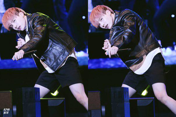 sugasexi's tweet photo. Давайте насладимся ножками Юнги.
#BTS #SUGA http://t.co/4G6wPOnC4C