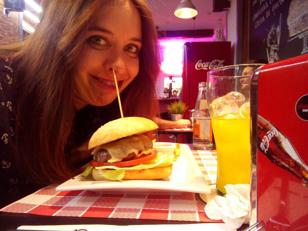 AbiPower's tweet photo. Hamburguesote en @BurgerLovers. Ouh yeah la dieta a tope! http://t.co/1xpG6nV260