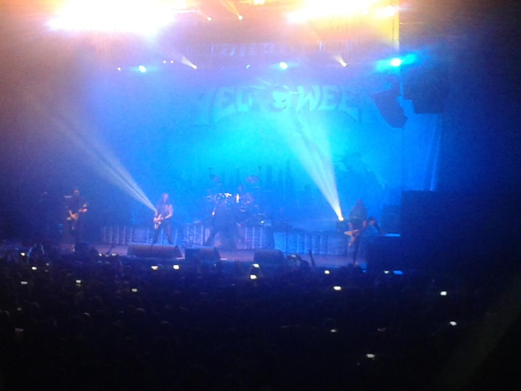 Máis Rock, menos touradas, no Coliseum da Coruña. #Helloween <a href="/OistesRock/">OistesRock</a>