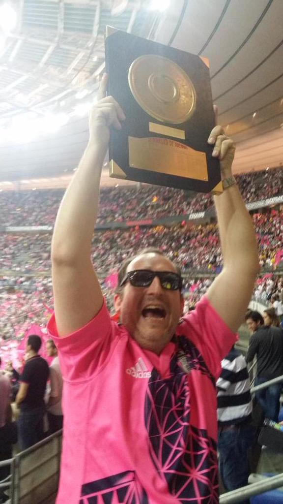 framel's tweet photo. Je crois que je kiff !! Merci le @SFParisRugby ! Merci @avecleXV ! #AllezSFP http://t.co/YPwa4kDKun