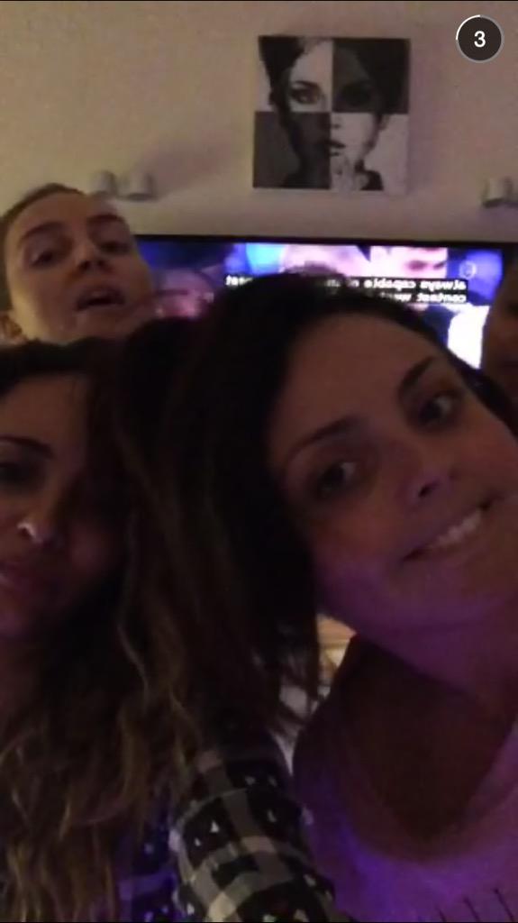 Two types of people
Perrie - happy bday Jesy big tits
Leigh - happy bday Jesy Nelson 