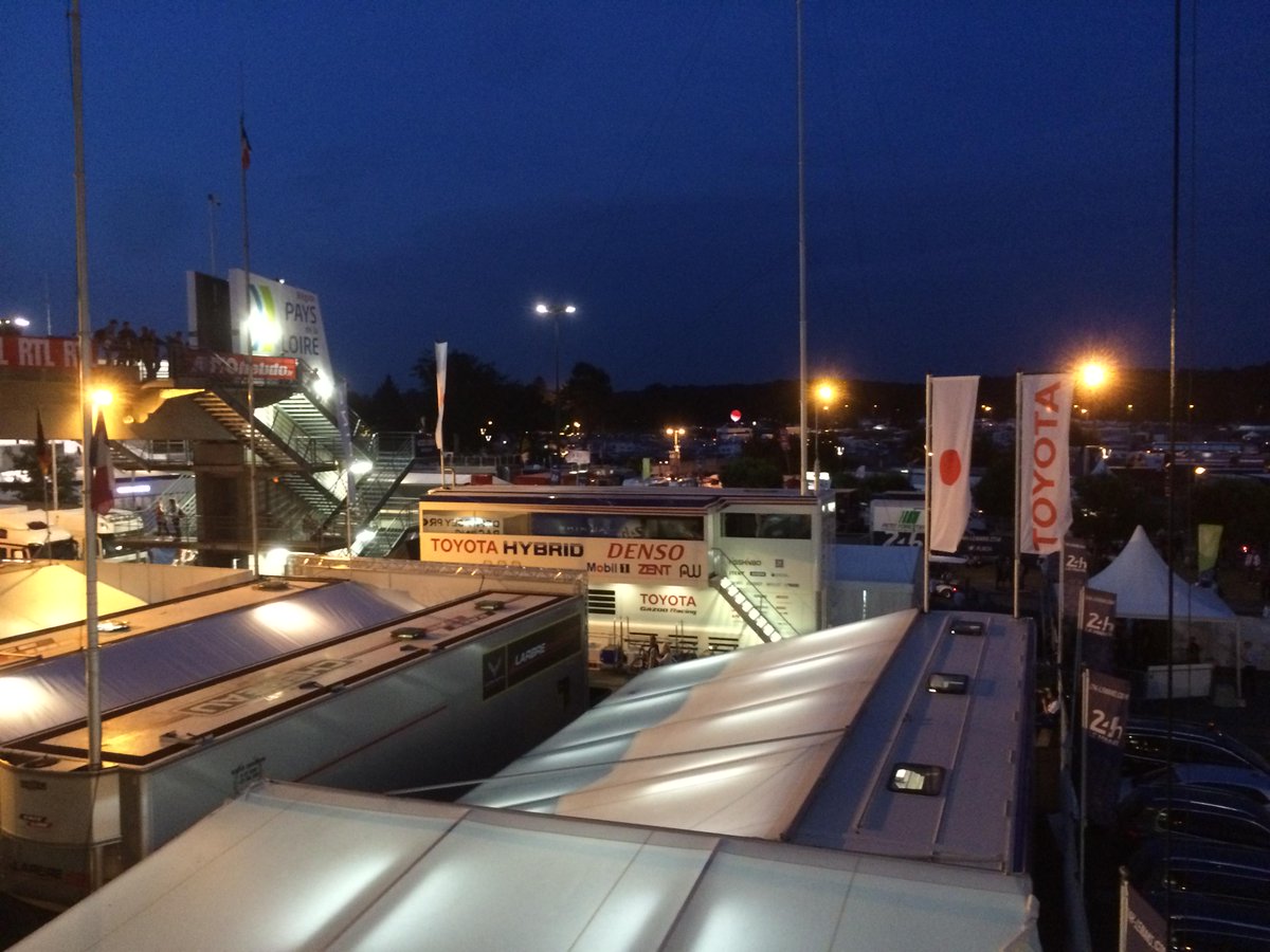 abms_reporter's tweet photo. #LM24 Mitternacht – 9 von 24 Stunden sind gefahren in #LeMans. Hier ein paar Nacht-Impressionen #aubi15 http://t.co/Pu21WAynSk