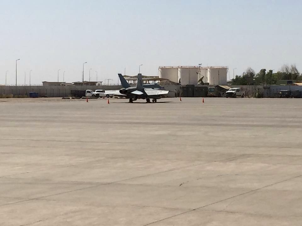 مقاتله F/A-18 C امريكيه في مطار اربيل الدولي !! CHaZskeUsAEPsOg