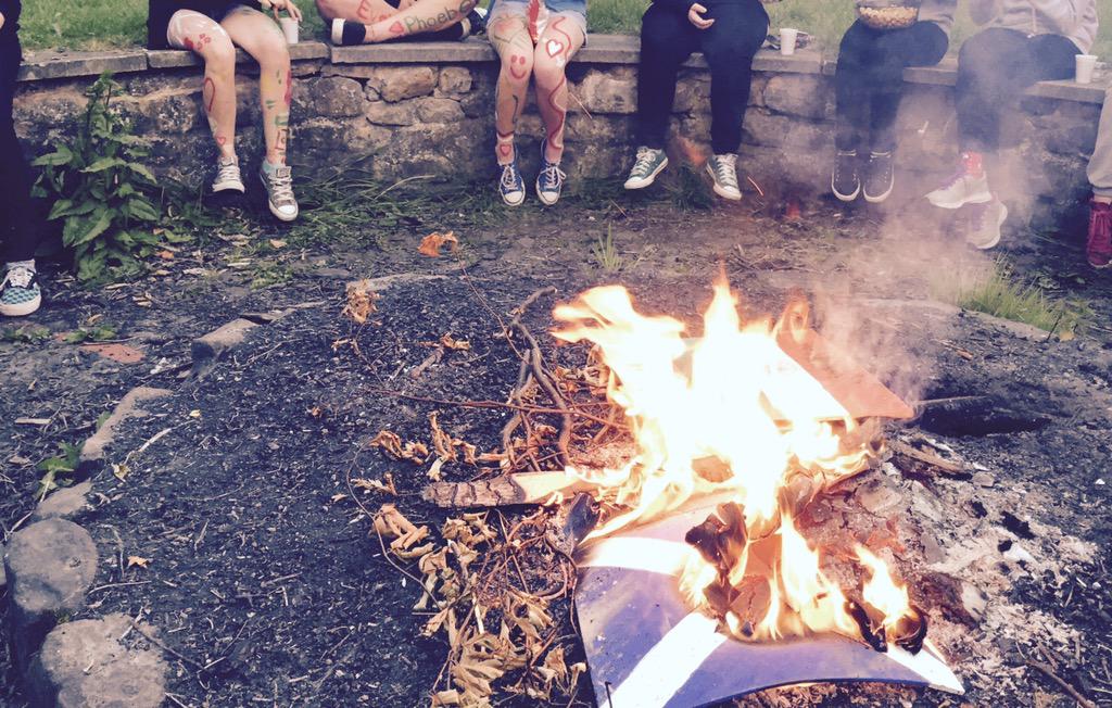 buliejell's tweet photo. Lovely evening enjoying BBQ &amp; Campfire #BadenPowell guides @GuysFarm @LancsNW @Girlguiding_NWE #specialmemories http://t.co/PxgjFtLH9U