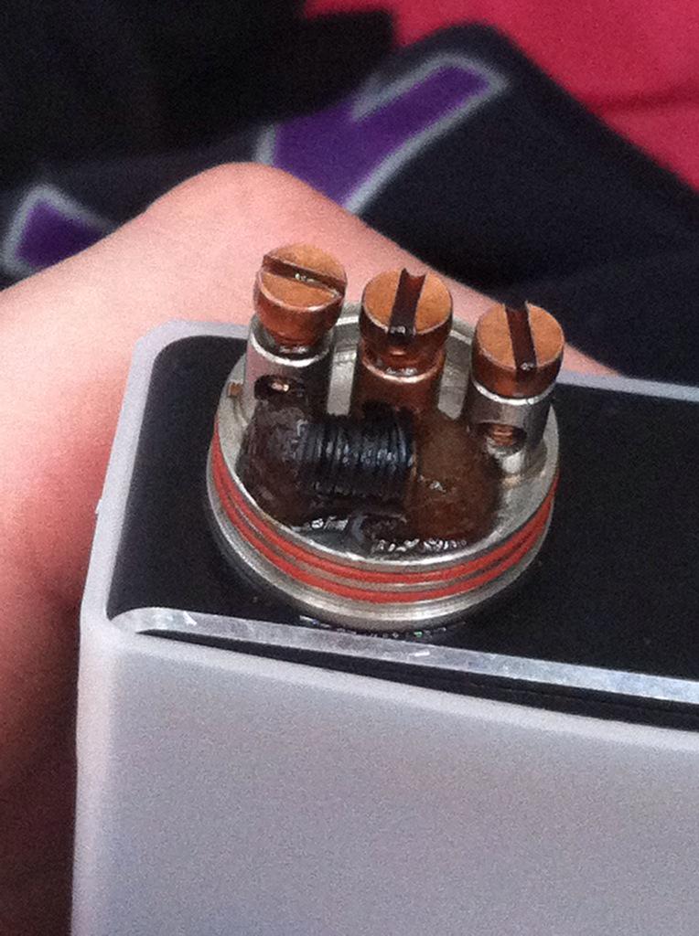 Jamie_Maglinger's tweet image. Just a simple dub parallel 24g build on the v2 doge #anarchistwire #rubycrew #grimmarmy #notblowingsmoke #VapeOn