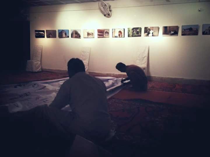 khoja_a's tweet photo. Final touch to the exhibition of @HydPhotoWalk happening today @saifsamejo @MushRajpar  @usconsulatekhi @PakUSAlumni http://t.co/2BrgKb7Tz2