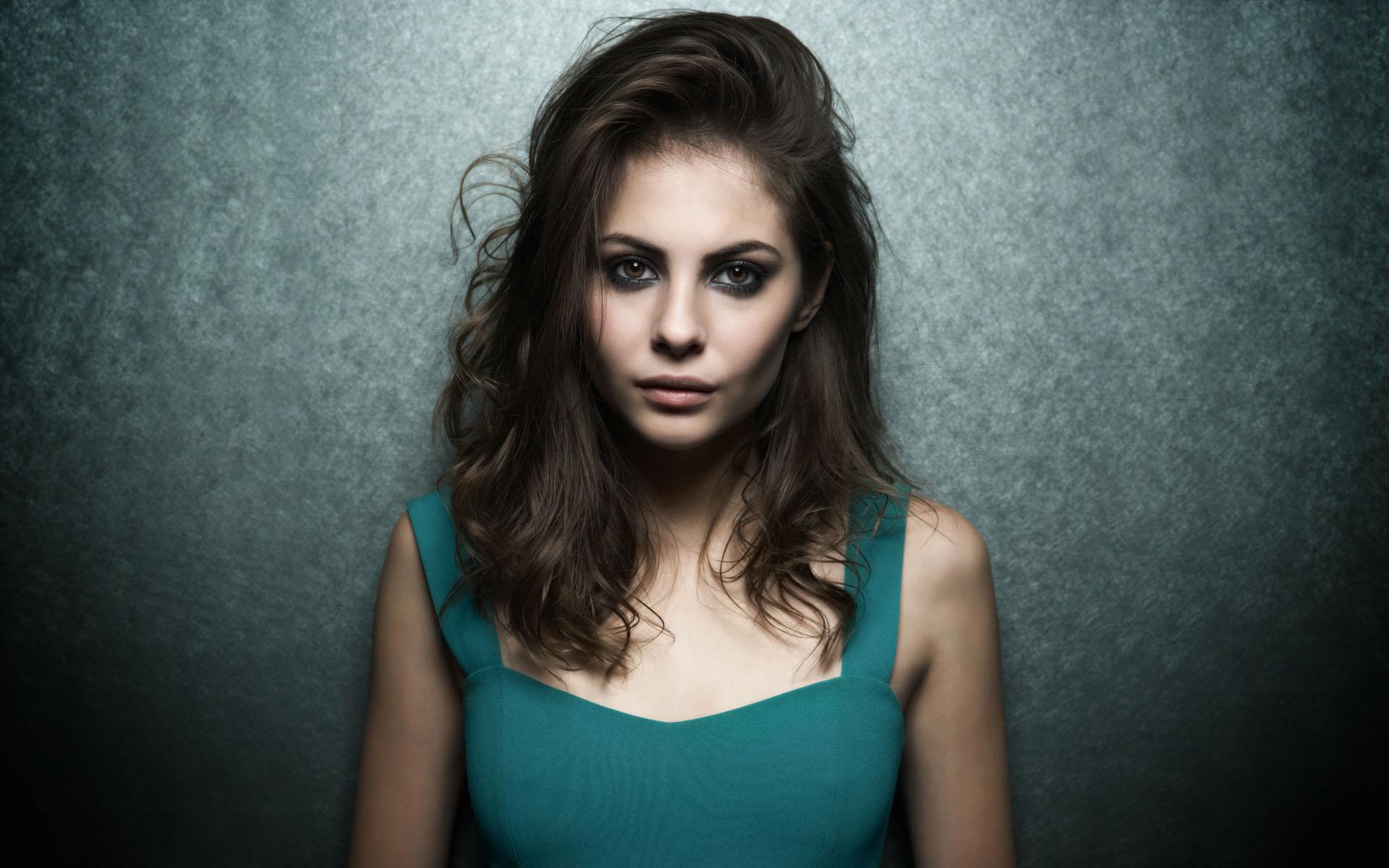 Happy Birthday Willa Holland 