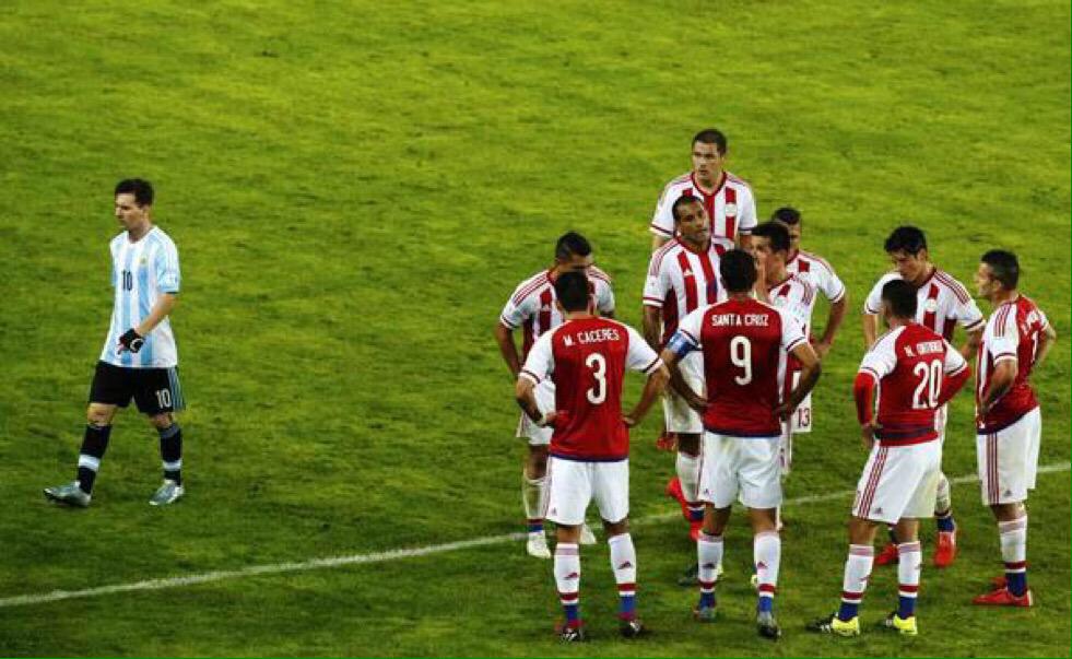 TipsFutbol's tweet photo. Hoy los de rojo demostraron lo que en el fútbol llamamos "poner huevo". Guerreros paraguayos. http://t.co/vUIWO5M8fm