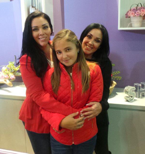 Con mi Mami!! y Mi abuelita! ☺♥♥😚😍😍😘😚😘 Muuaacks! 💋