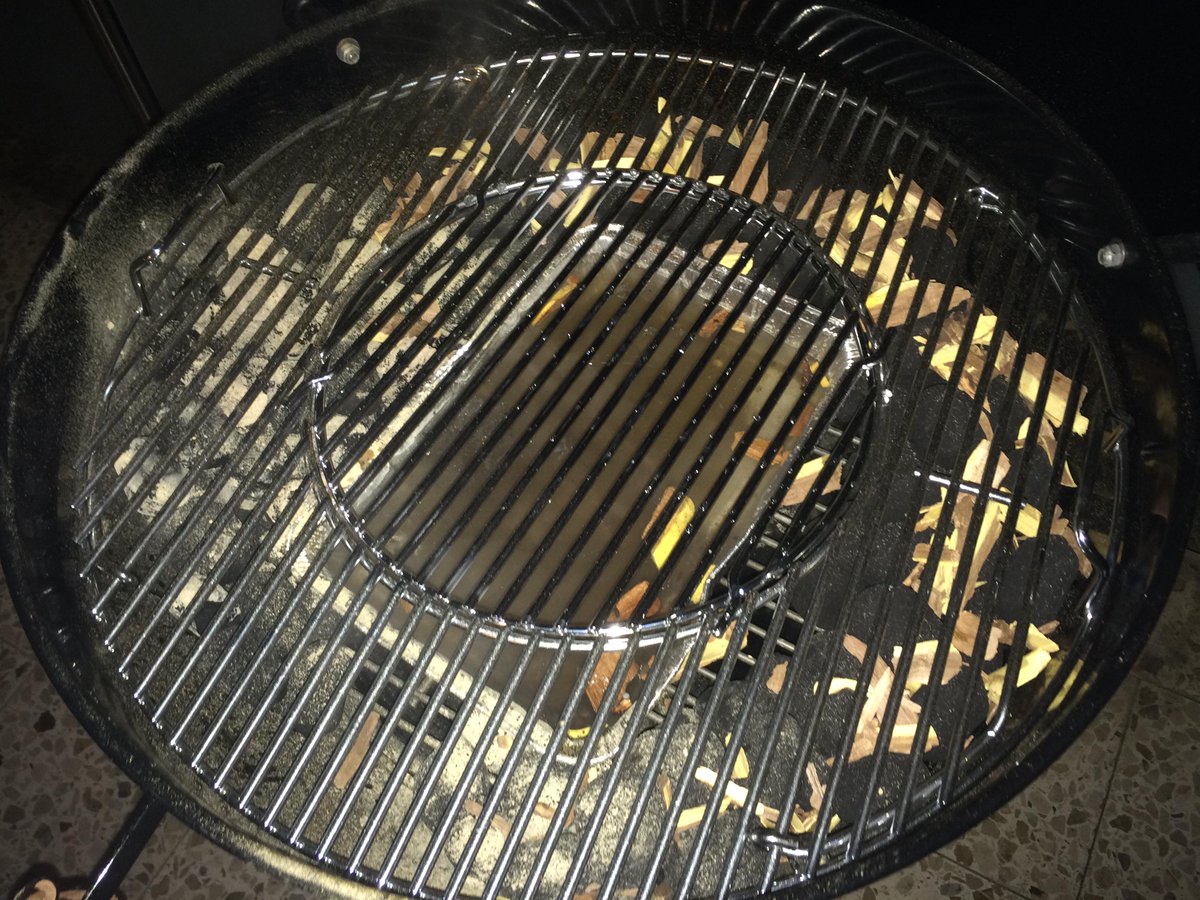 DadLunatic's tweet image. #BBQ #pulled_pork Der Mignon-Ring ist nun gestartet, mit Mesquito-Aromaholz versehen und nimmt langsam Temperatur: