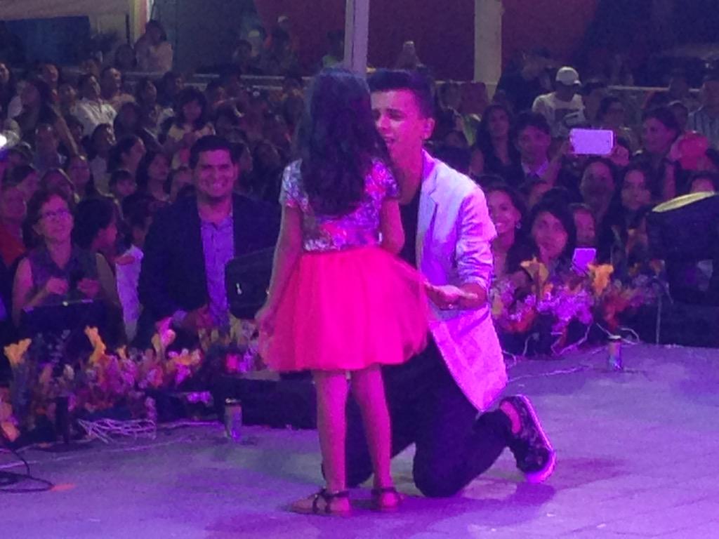 MachalaAlcaldia's tweet photo. @MaykelOficial un despliegue total en el escenario http://t.co/KZjUfgELpK