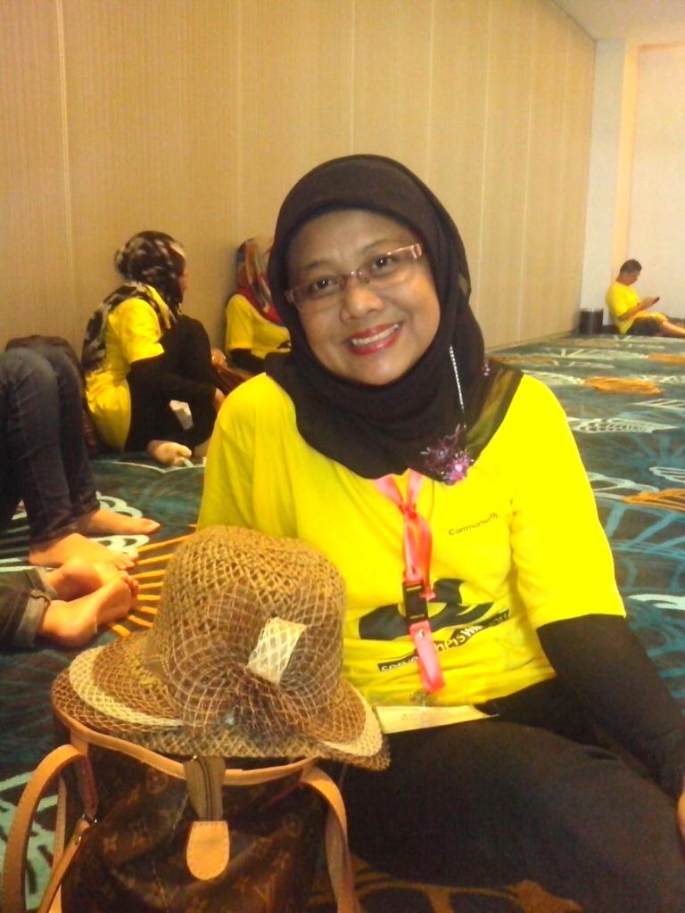 savitrinov's tweet photo. Selama ini masih menganggap masih ada :') dan hari ini baru sadar yang kusayangi sudah pergi :'( hbd moms :* http://t.co/QIy5Z8rqII