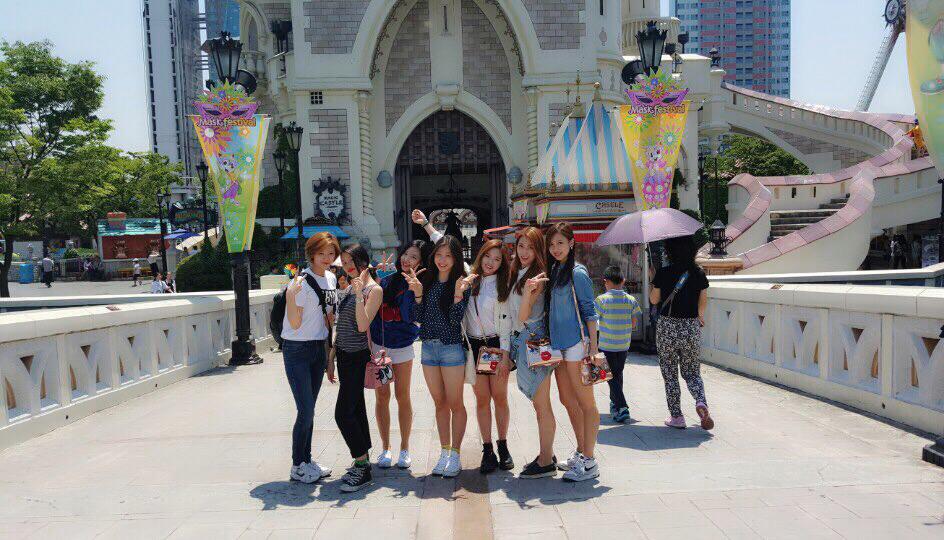 TWICE tweet media