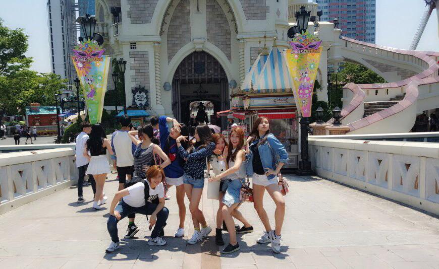 TWICE tweet media