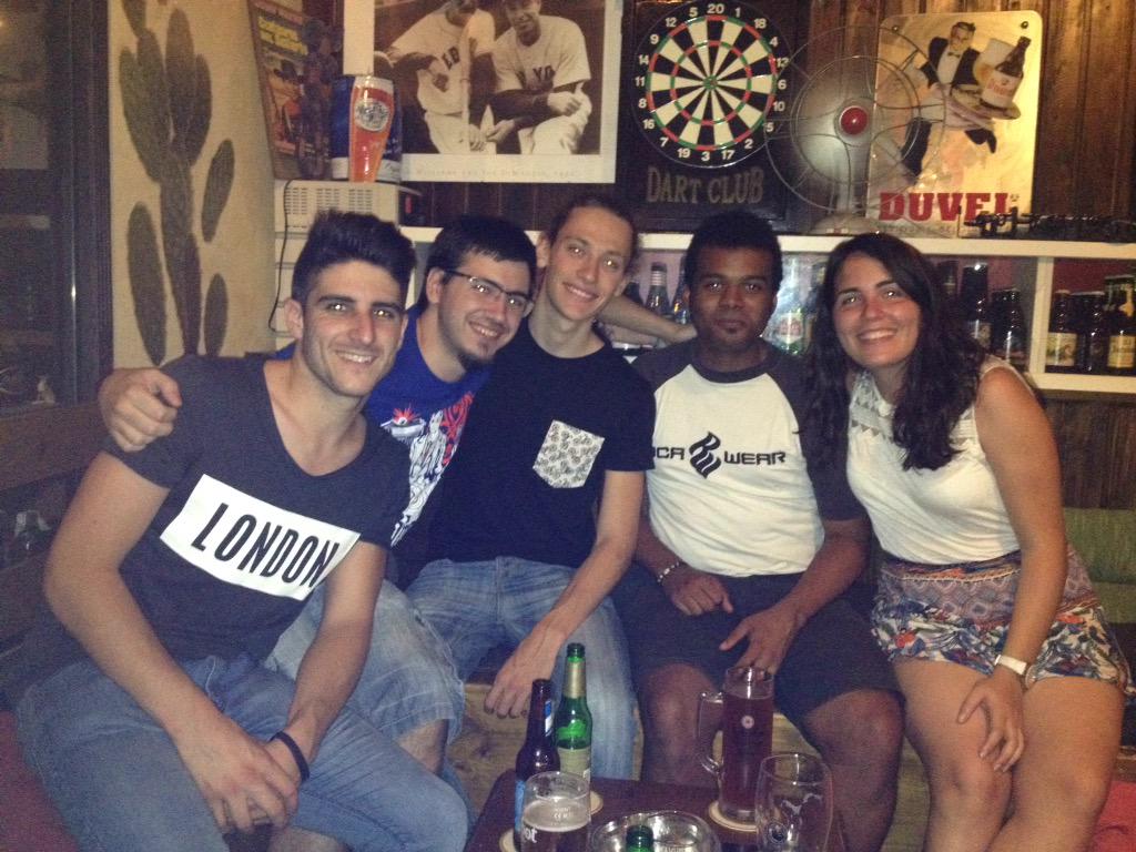 Javier_Molina13's tweet photo. Noche de tantas #Cierrabares #Canalejas10 http://t.co/mDoww9Ed6x