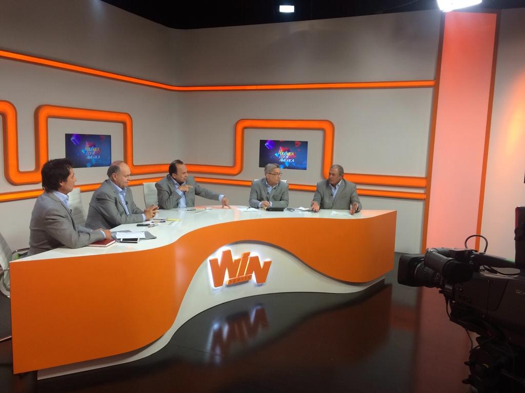 WinSportsTV's tweet photo. Otra más en el detrás de cámaras de #LaPolemicaDeLaCopa. http://t.co/i8nXSLaEQl