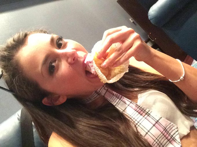 Thank you @Cupcakedujour #yummy http://t.co/g5fIExoN9Q<a class="tags" href="/tag/cupcakedujour">@cupcakedujour</a><a href="/tag/yummy"class="tags">#yummy</a>