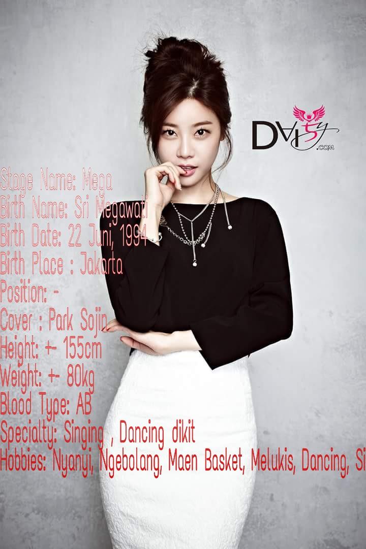 Stage Name : Mega
Position : Vocalis
Cover : Park Sojin