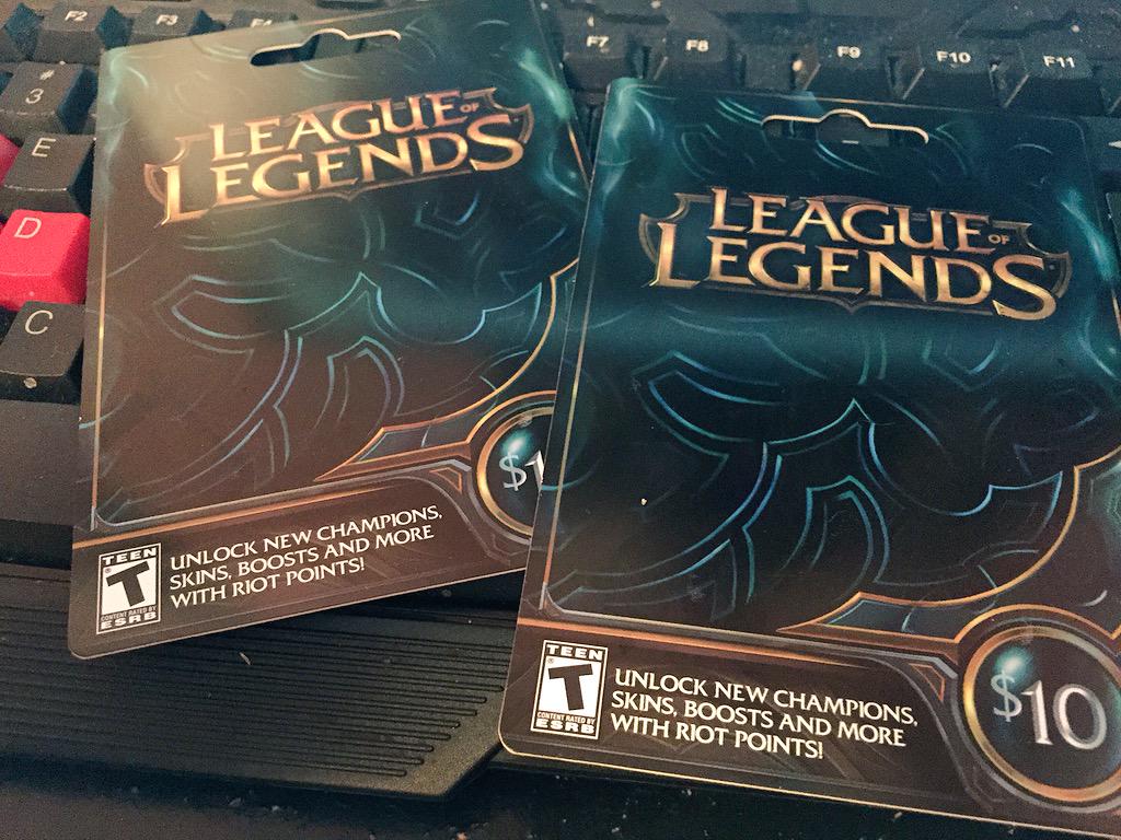 kumiuraxo's tweet image. Giving these away because I'm retarded and used my credit card to buy the skins I wanted. RT/Follow to win! &amp;lt;3