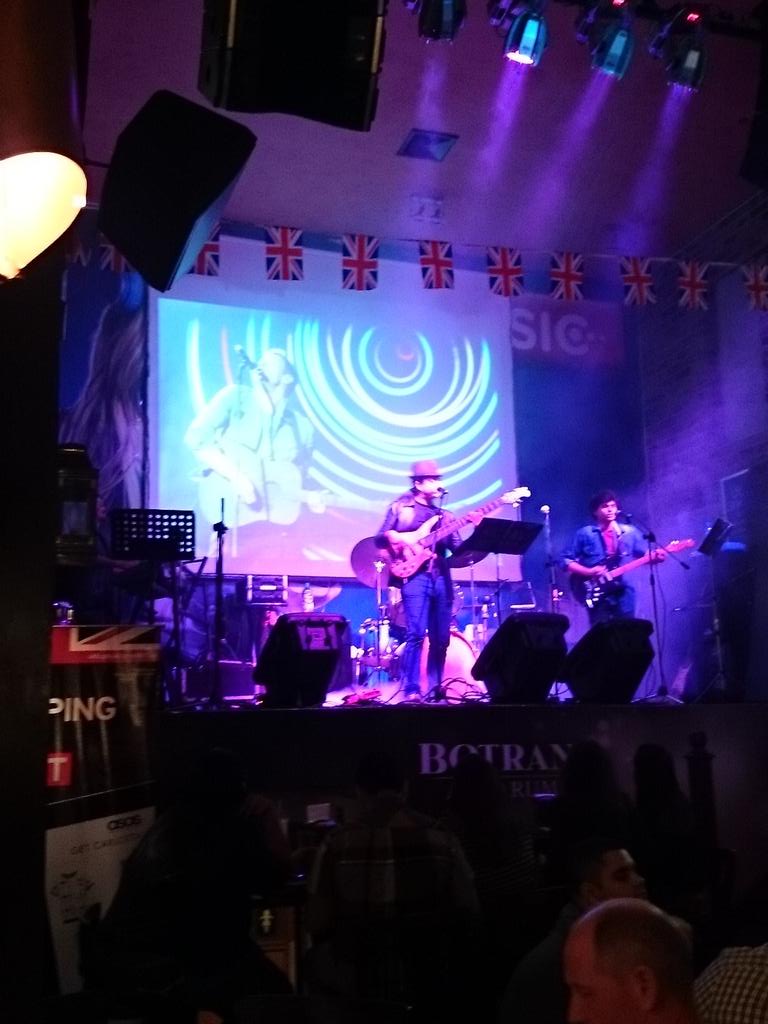 UKinElSalvador's tweet photo. Comenzamos!! #BritJam2015 @Femenina1025 @canalTVX @HMAGarside @David1025 @ElMemeRivera http://t.co/yQyatPCEfX