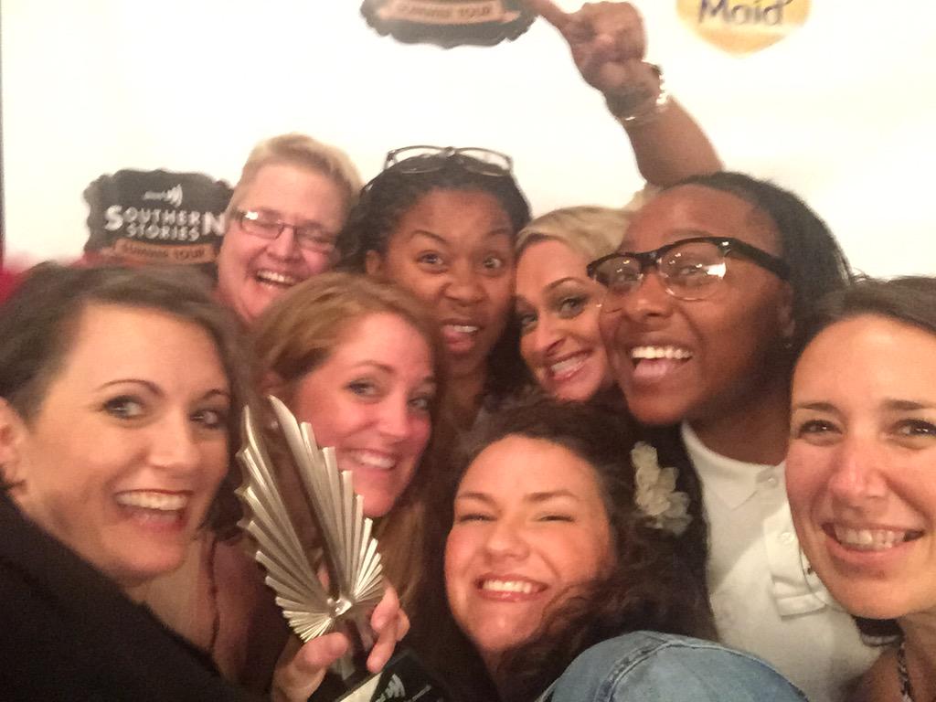 dandeliondear's tweet photo. #LWordMS cast #GLAAD award #selfie http://t.co/bzbKYVunJc