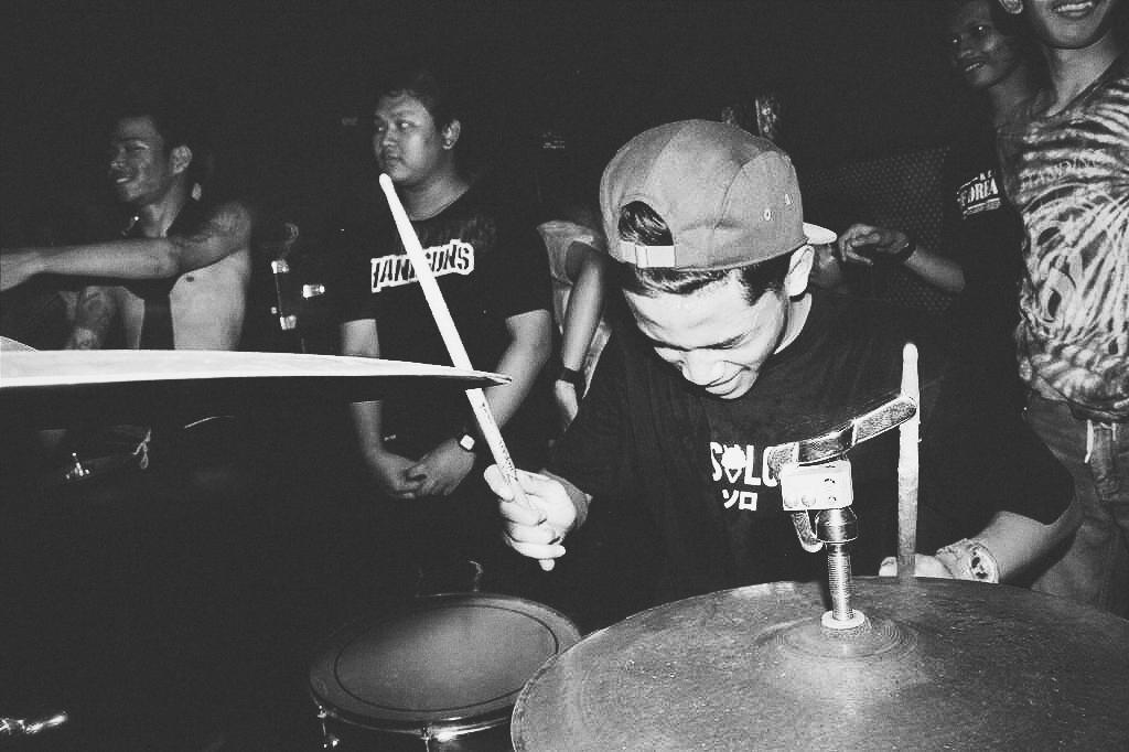 Jomblo yg semangat sekali! Tutuk terus ndes!