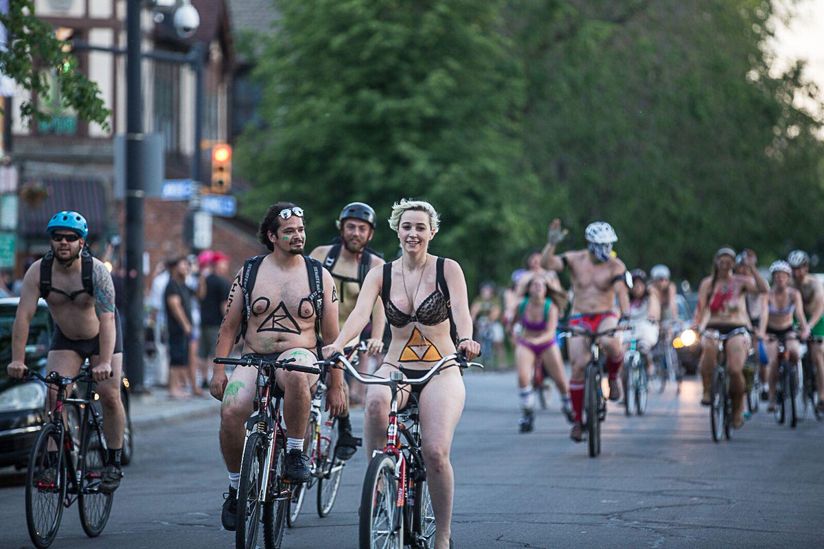 Warwick Rowers Help Gay Fans Get Through Quarantine