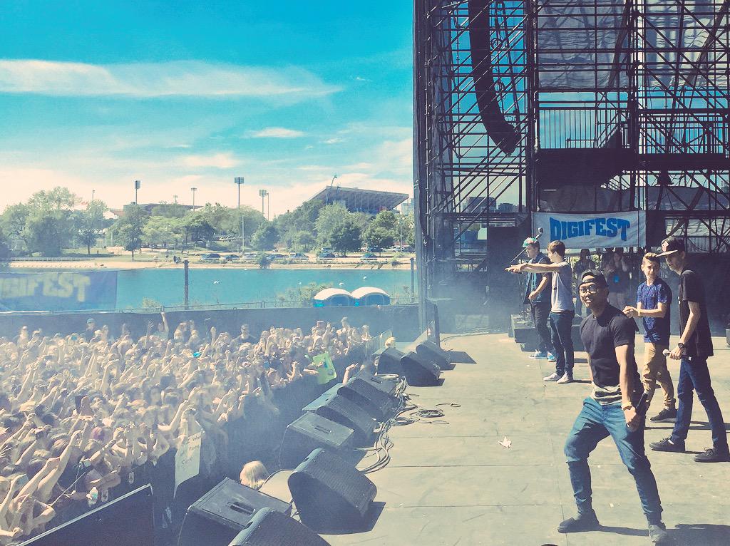 DigiTour's tweet photo. Before #5quad whipped at #DigiFestTOR 🙌@bruhitszach @rudanc @thetimmyconnors @edtertaining @ItsNickBean 🎉😁🎉 RT! http://t.co/tXwF9ntE6q