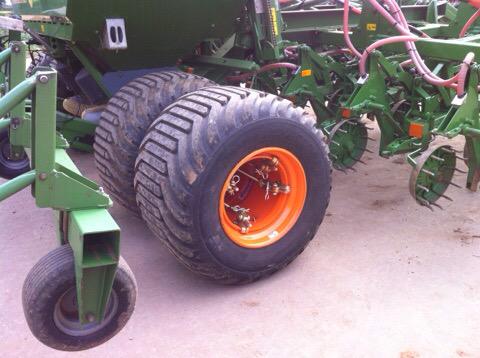smhtyres's tweet photo. Set of stocks dual wheels supplied and fitted  it has massively reduced the footprint the machine leaves http://t.co/vp4aLhrIwZ