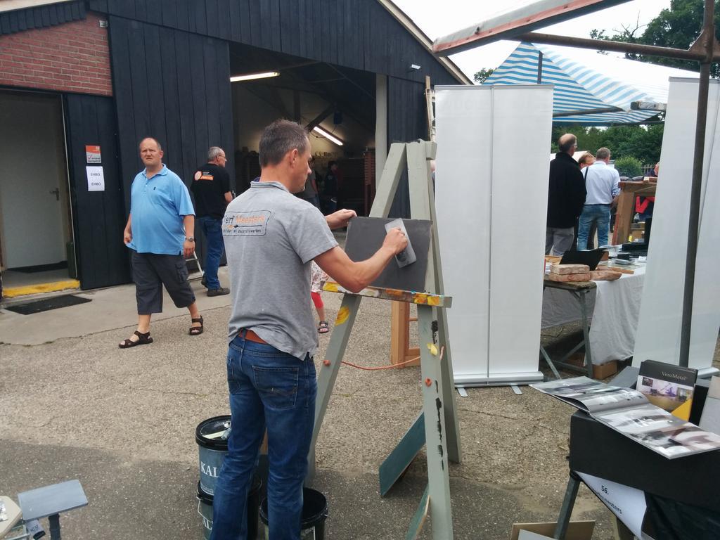 @VerfMeesters  aanwezig op de #Restauratiefair. Nieuwsgierig? Kom naar hun stand!