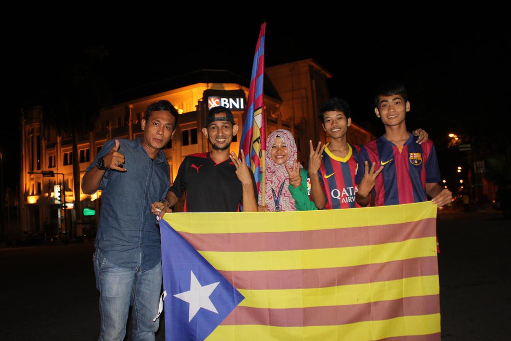 nurwandaem's tweet photo. Late post,, FCB in jogja pada ngumpul di 0 Kmnya jogjakarta 
03.35 WIB #FCBarcelona http://t.co/4k3bp08XVD
