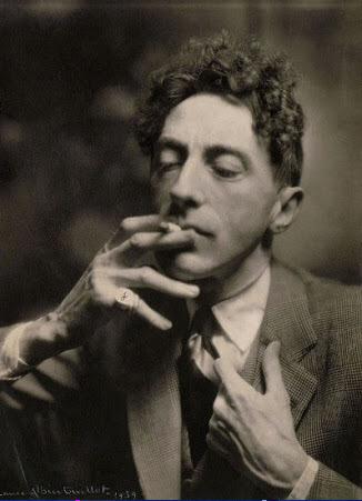 フランス語講座フランシス Jean Cocteau ジャン コクトー って詩人で小説家で脚本家で絵 ゆるかわ も描けて映画も撮れるイケメンなんだけど ギリシア彫刻風の少年を囲ってたホモと聞いてフランス人芸術家のポテンシャルの高さに今更ながら震えてる Http