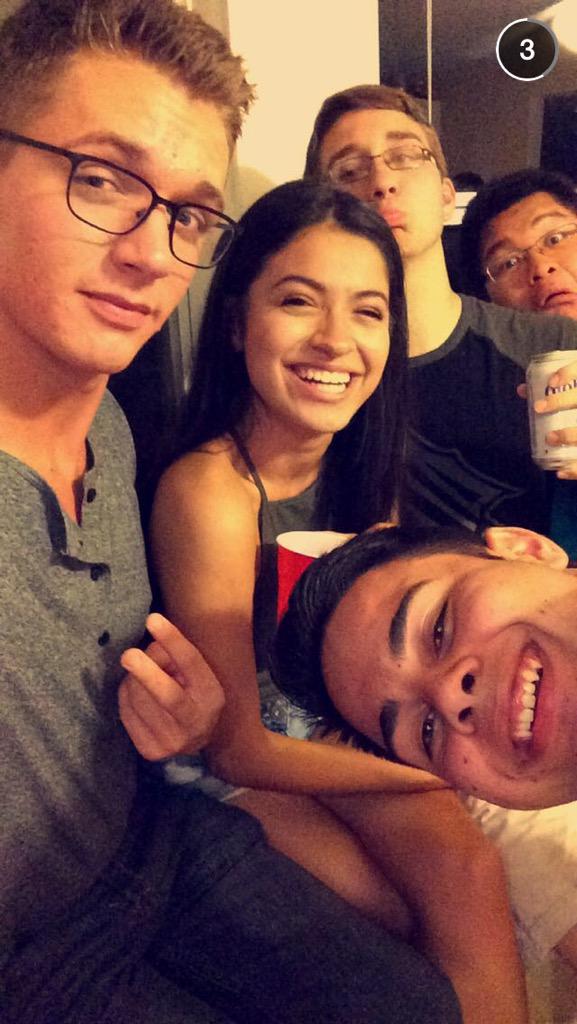 ariannnagomez's tweet photo. Love these ppl with all my ❤️ http://t.co/cAKzJwXV4L