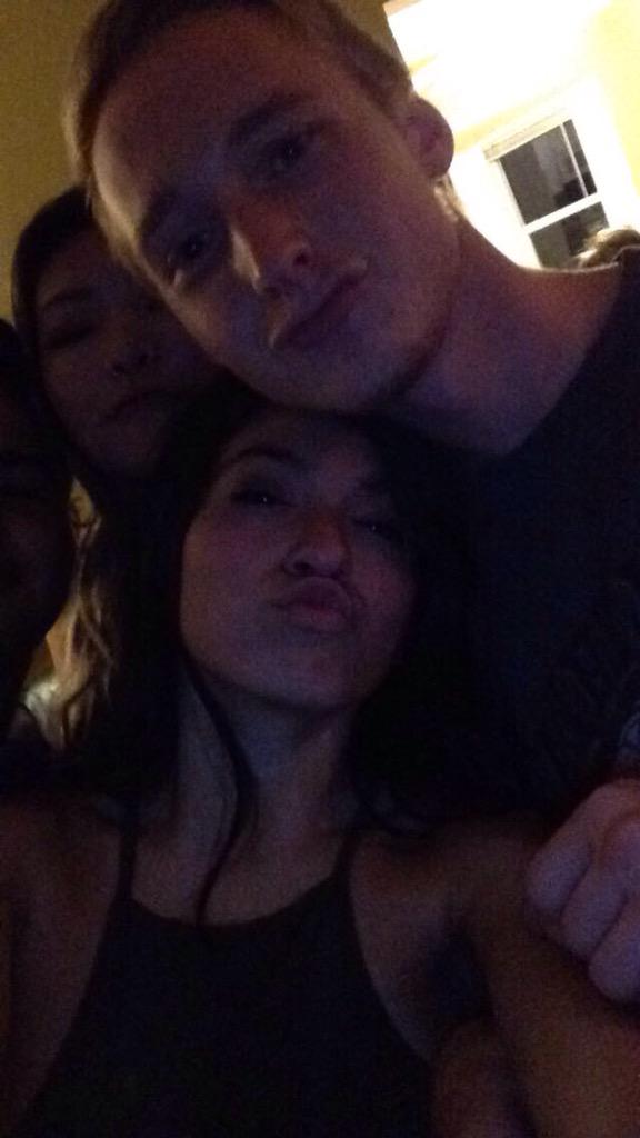 ariannnagomez's tweet photo. Love these ppl with all my ❤️ http://t.co/cAKzJwXV4L
