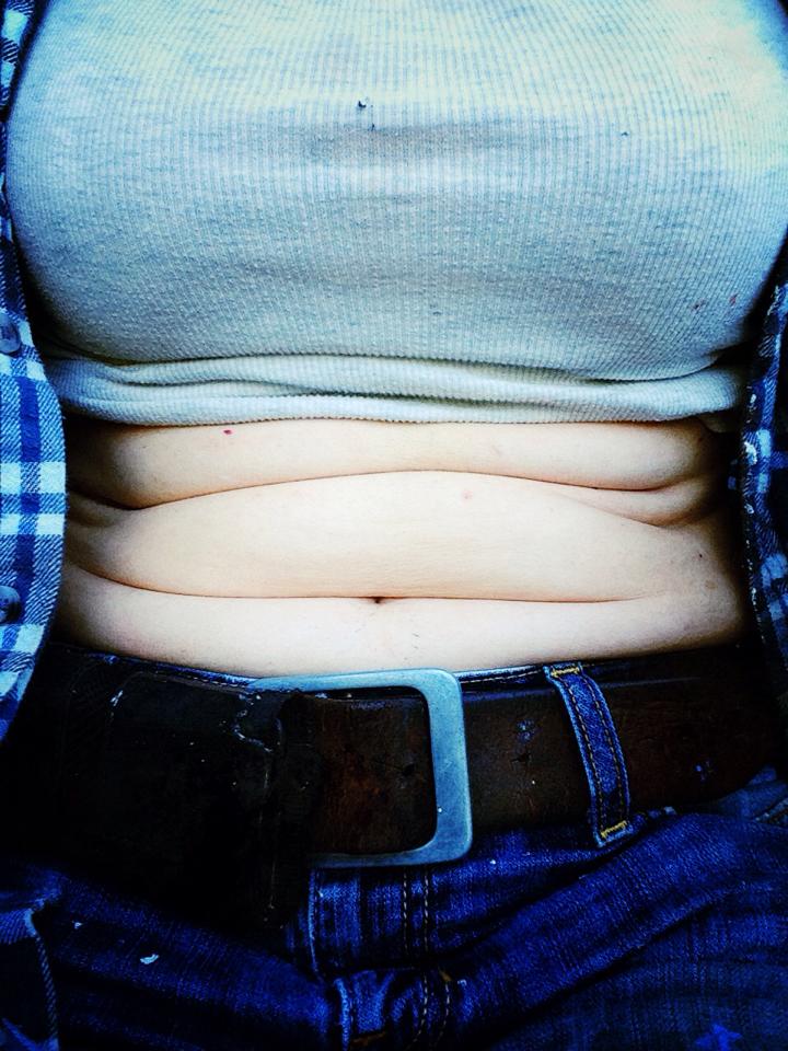 Peacheserratica's tweet image. Forget the  #bellybuttonchallenge , I'm doing the #BellyRollChallenge! Pudgy lady torsos unite!