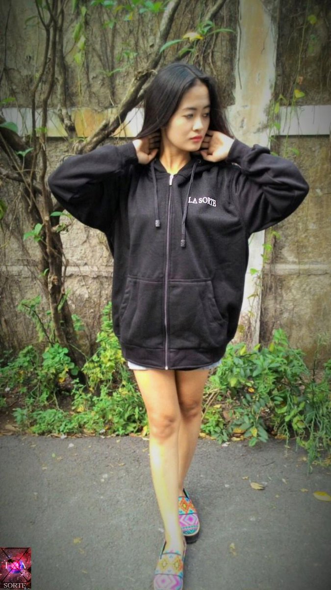 Prepare your day with "IN SORTE"  feel the comfort and proud. #hoodie#indonesia#apparel