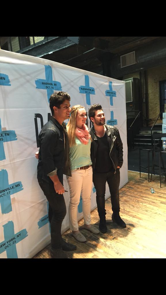 madisen2600's tweet photo. Throw back to @dansmyers and @ShayMooney in Minneapolis can't wait to see yall @Hodag 😛💙 #DasherPride http://t.co/mnyykeIhEY