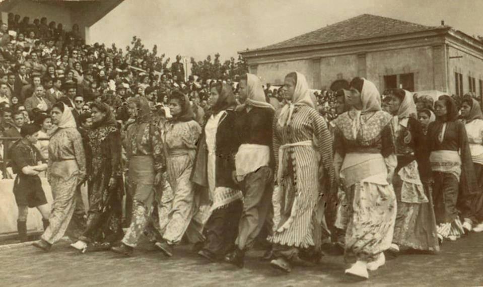 Ah_Mujgan_Ah's tweet photo. Izmir Kızılçullu Köy Enstitüleri Öğrencileri Alsancak Satadında 40 lar http://t.co/SOmTBtbbie