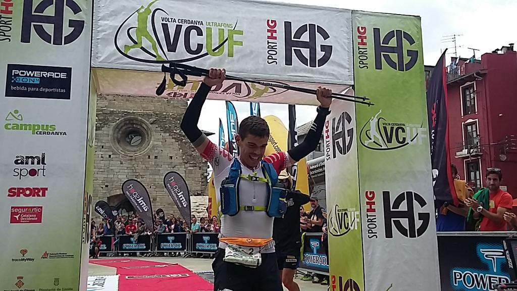 ultrescatalunya's tweet photo. .@paucapell i @Laia_Diez cumpleixen seva condició favorits guanyant #VCUR i son nous líders @spainultracup
via @VCUF http://t.co/kYz8at8duQ