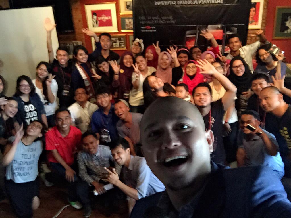 tommyprabowo's tweet photo. yess we are so ready for #Go4GReady #BloggerAndromax it waaasss fuunnnn, let's experiencing Andromax4GLTE at ICS 2015 http://t.co/M4jwV2KODO