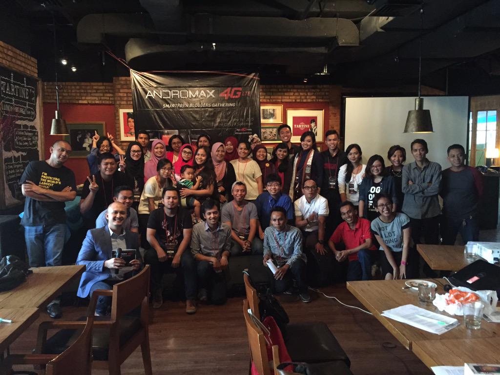 tommyprabowo's tweet photo. yess we are so ready for #Go4GReady #BloggerAndromax it waaasss fuunnnn, let's experiencing Andromax4GLTE at ICS 2015 http://t.co/M4jwV2KODO