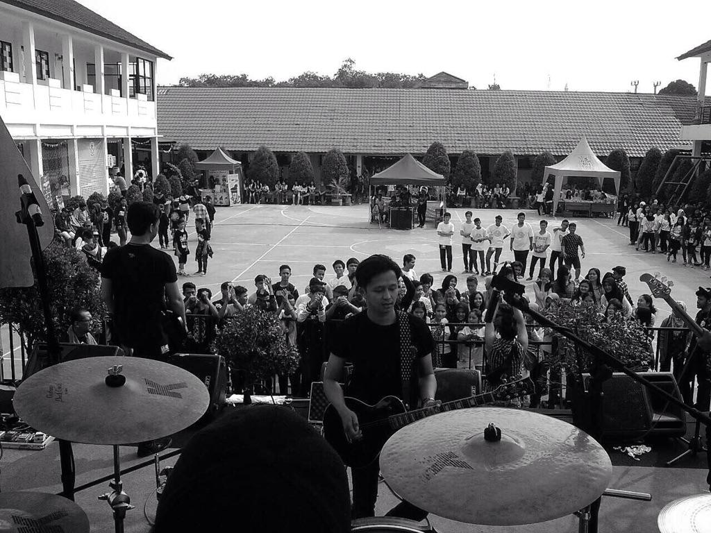closemecloset's tweet photo. terimakasih buat yang sudah setia di barisan paling depan, thx buat @dubscription_15 ... the best \m/ 💪🏻 http://t.co/9ykoBwShUh