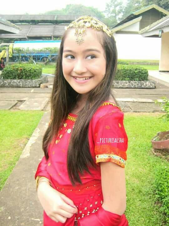 _PictureSalsha's tweet photo. Hai Fay! Masih ingat kah ini? Masih unyu&amp;embem pipi kamu😁 emesh😍😘 @salshaabilaa http://t.co/m7k6CemPRJ